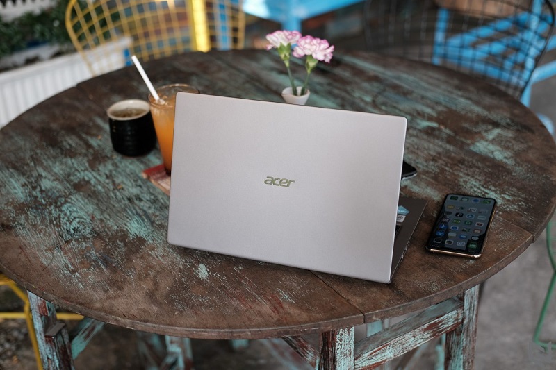 Vẻ ngoài của laptop siêu mỏng Acer Swift 3