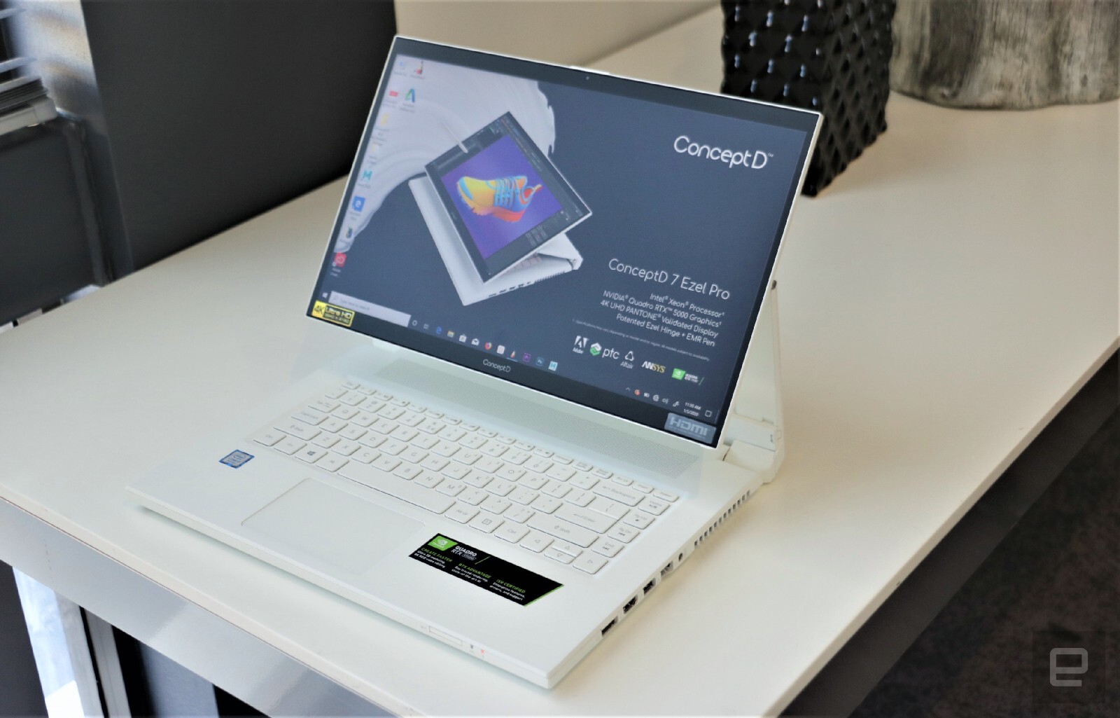 Sforum - Trang thông tin công nghệ mới nhất acer-conceptd-7-ezel-pro-hands-on-1-1 [CES 2020] Chiêm ngưỡng Acer ConceptD 7 Ezel: Thiết kế như Vaio Flip, cấu hình khủng